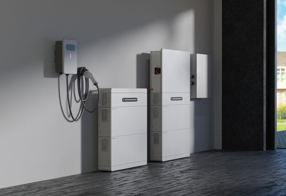 อินเวอร์เตอร์ไฮบริดสามเฟส 15kW MPPT สอง 20kVA EPS Backup 180-650V แบตเตอรี่ IP65