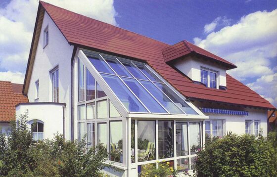 กระเบื้องหลังคาแสงอาทิตย์สีแดง/เขียวขนาดยาว 86W พลังงานสูง สี PV 154W / m2